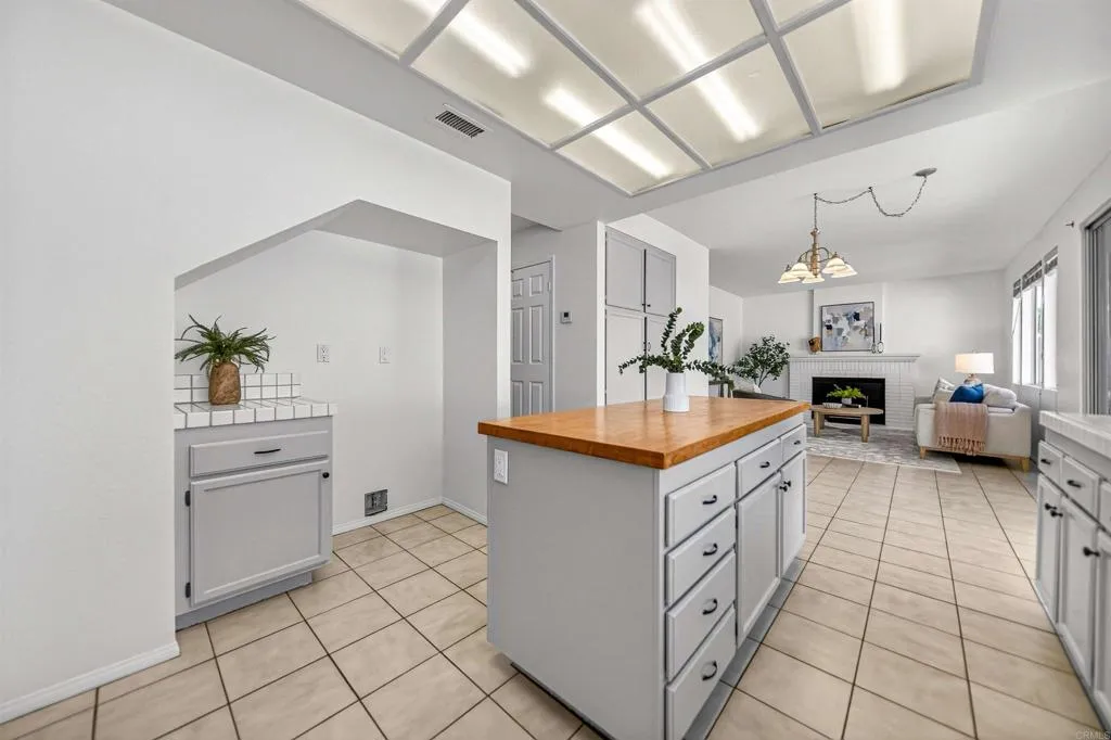 https://cdn.realtyfeed.com/cdn/127/306722918/923907e03ae736ab02326fd8e58f9785.webp