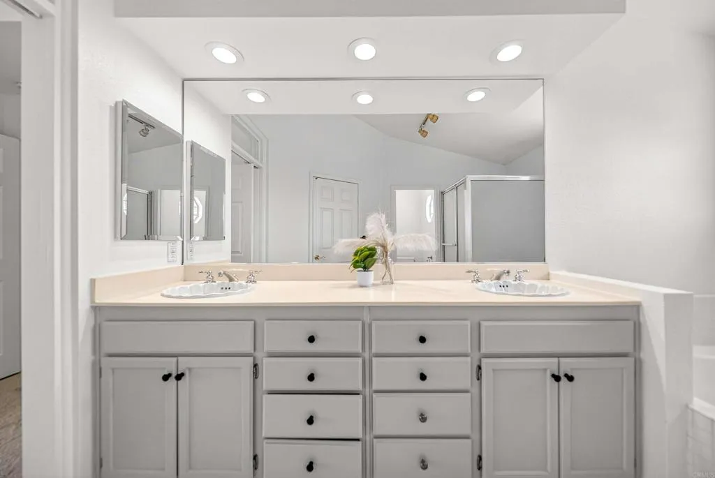 https://cdn.realtyfeed.com/cdn/127/306722918/de8aab364ca0a974a53aa3e905c13744.webp