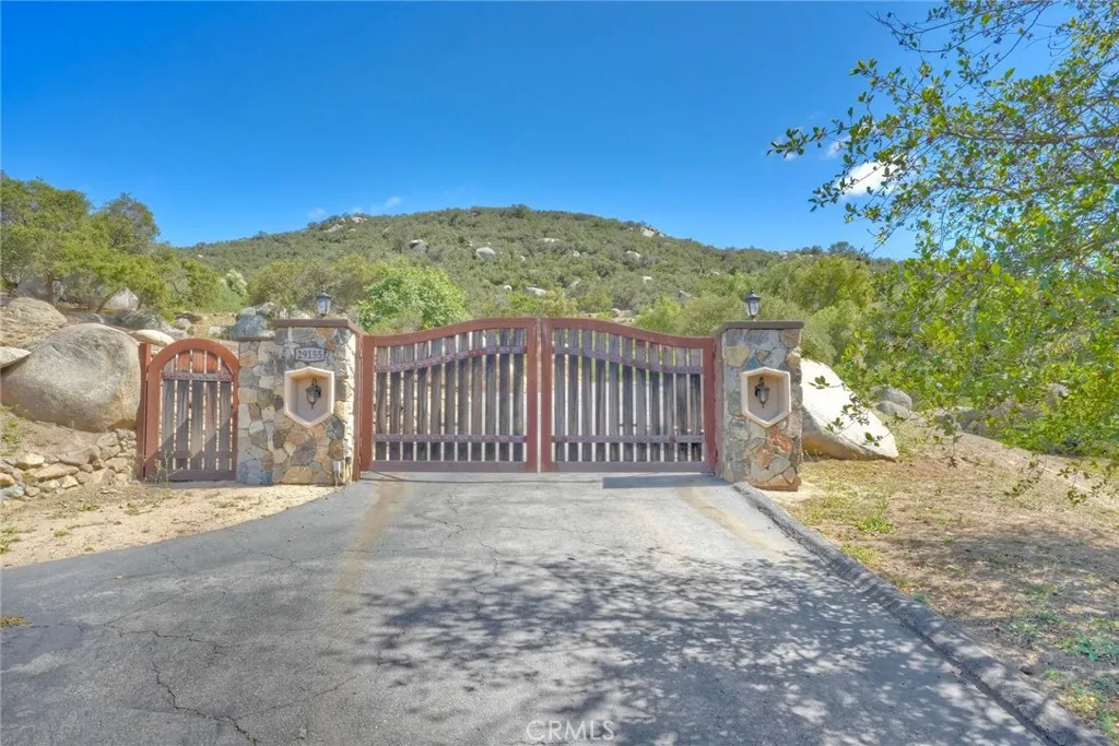 https://cdn.realtyfeed.com/cdn/127/306722946/186c036a84559e2862b0e540c25fa9a2.webp
