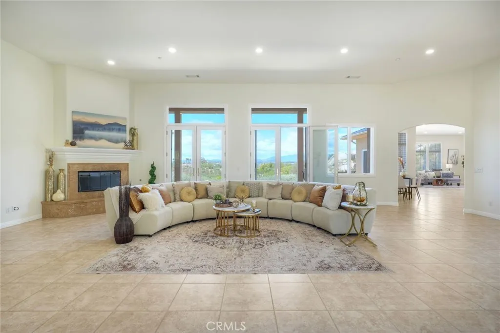 https://cdn.realtyfeed.com/cdn/127/306722946/45ba40d439d42882326991be204cc435.webp