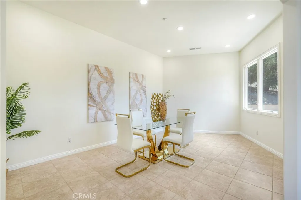 https://cdn.realtyfeed.com/cdn/127/306722946/54a0db69af7504c1b78779f810635199.webp