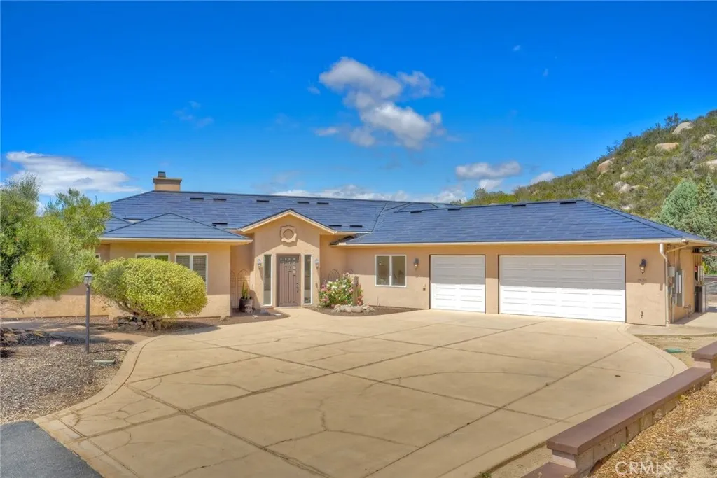 https://cdn.realtyfeed.com/cdn/127/306722946/7f76f7544be4dadc61b22324dee5de94.webp