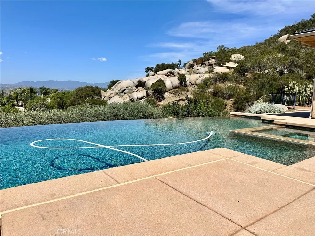https://cdn.realtyfeed.com/cdn/127/306722946/cf7d1122778ca5736e09c1f671f14fe8.webp