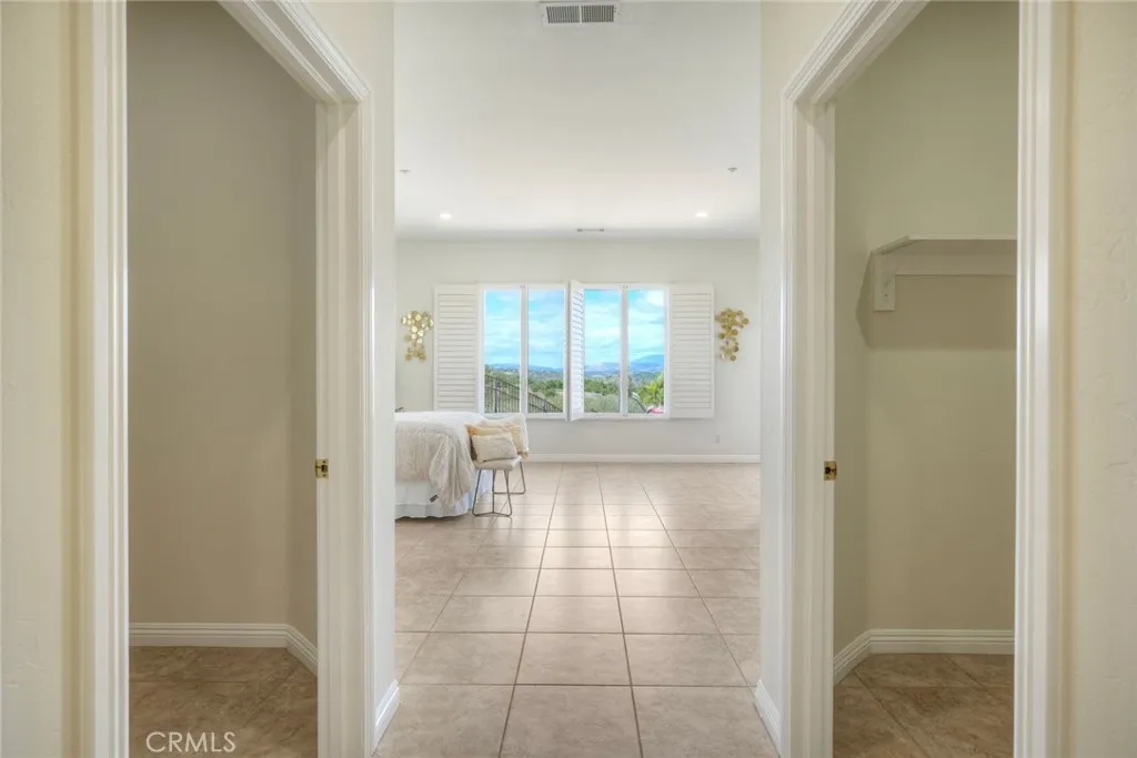 https://cdn.realtyfeed.com/cdn/127/306722946/ec0a131af89305d65843019cc62c2af1.webp