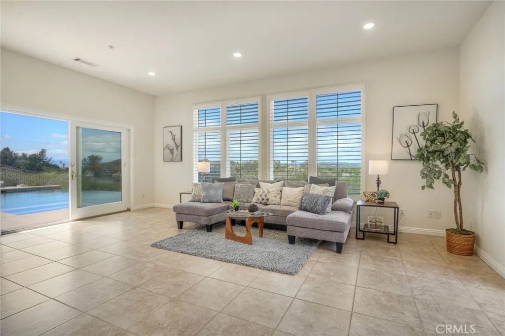 https://cdn.realtyfeed.com/cdn/127/306722946/fd40ab08e1a8d321d986548673498ef1.webp