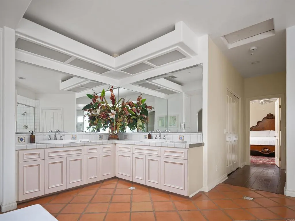 https://cdn.realtyfeed.com/cdn/127/306722966/63a5d377ce1708e772a1c68a816254a6.webp