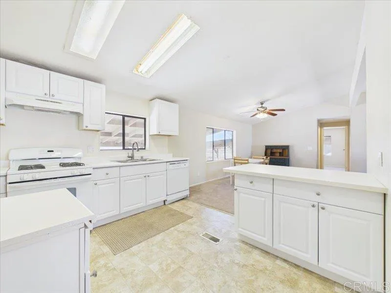 https://cdn.realtyfeed.com/cdn/127/306723006/656e67f37f9ae41a9d46ea6d37ee56b8.webp