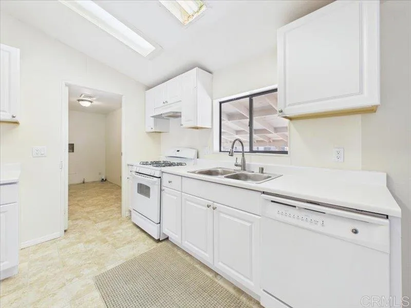 https://cdn.realtyfeed.com/cdn/127/306723006/c18456568c24edae2db919a1a5066adb.webp