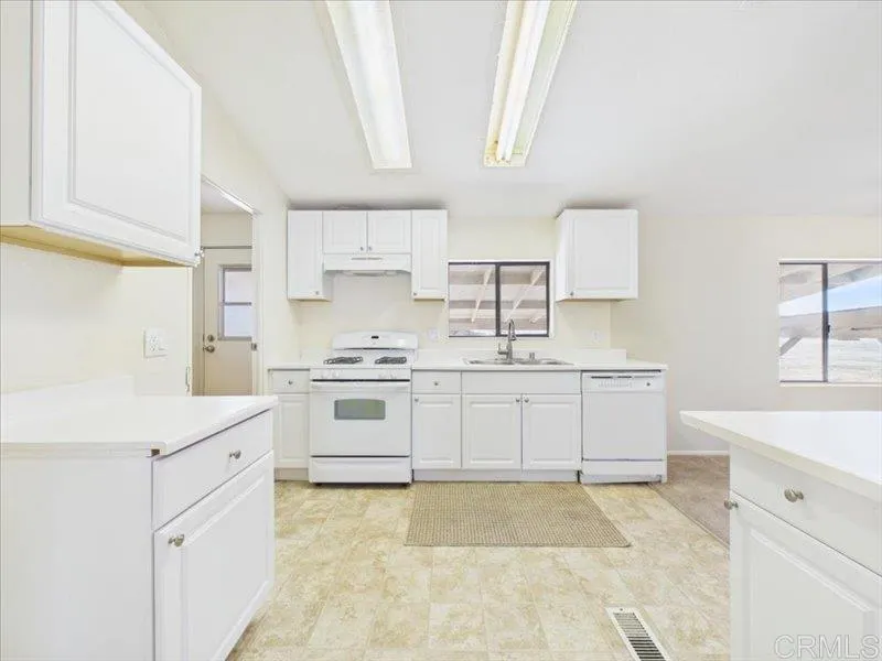 https://cdn.realtyfeed.com/cdn/127/306723006/e20e37b76266133c131ee1cd03520f91.webp