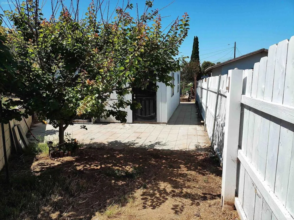https://cdn.realtyfeed.com/cdn/127/306723015/e3a0ba1948c91ab085b3810d9c38801e.webp