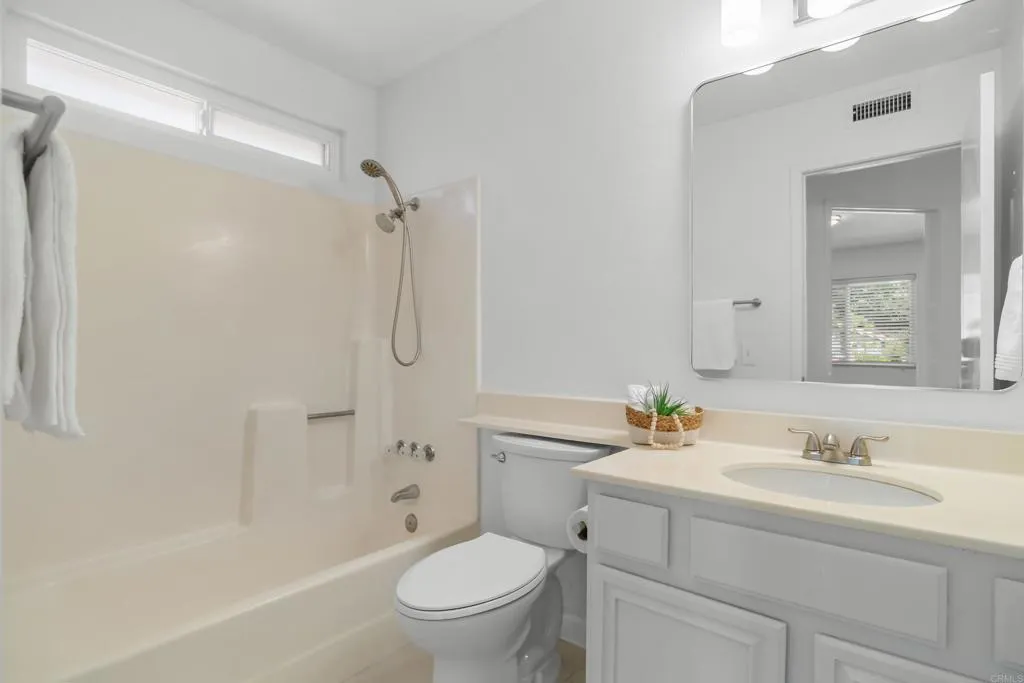 https://cdn.realtyfeed.com/cdn/127/306723111/47ef59a959fedc44fbb67f012055dae1.webp
