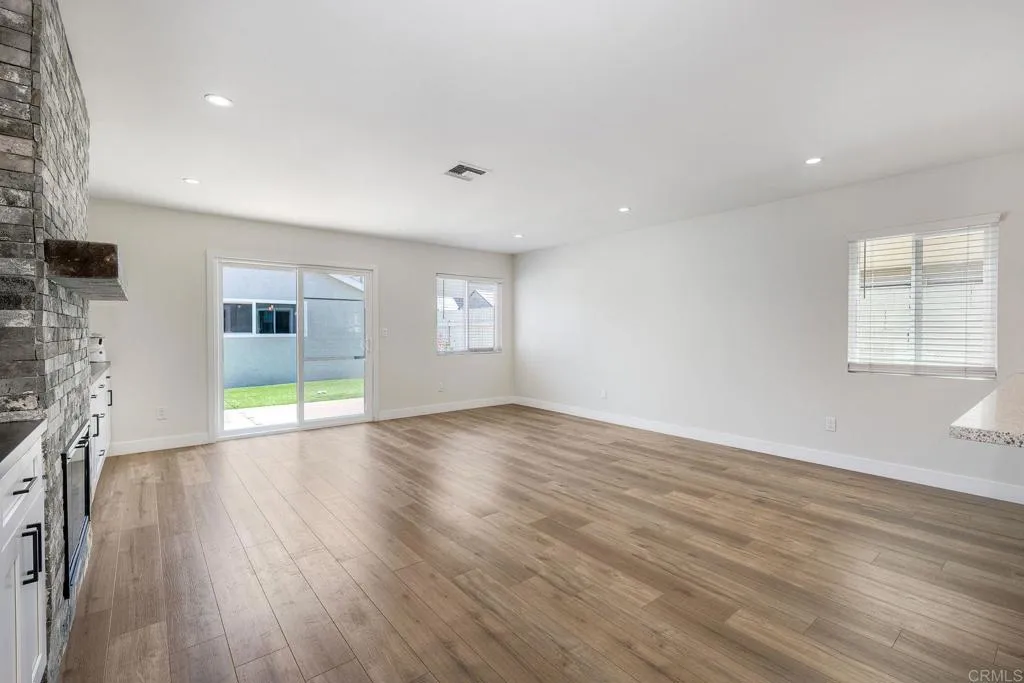 https://cdn.realtyfeed.com/cdn/127/306723113/52d13b31f8339f0f4acb7ddc645fad45.webp
