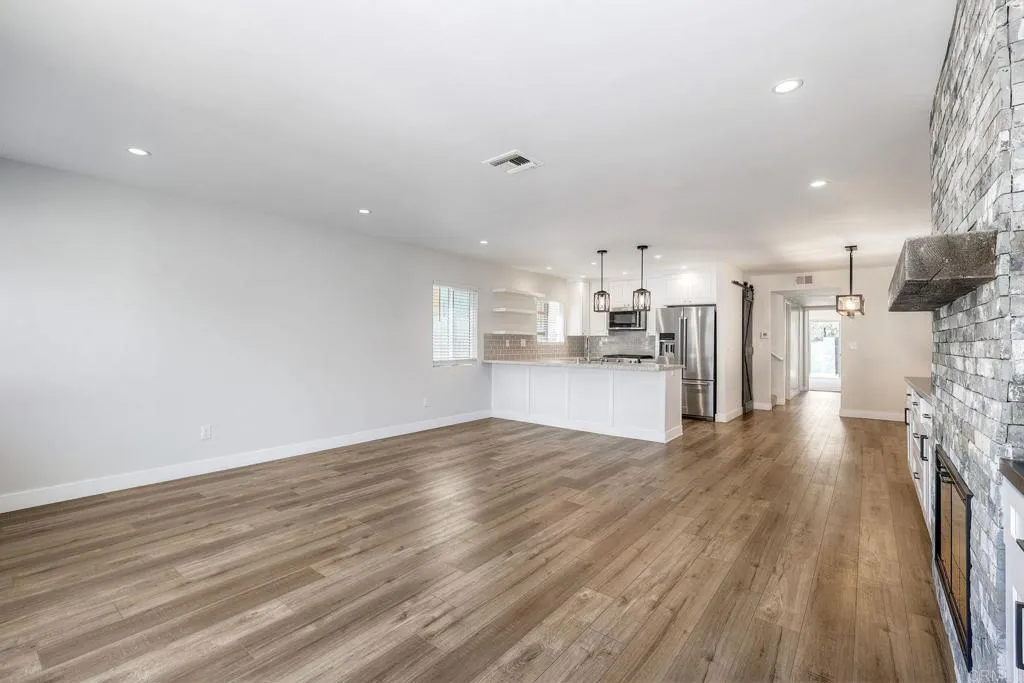 https://cdn.realtyfeed.com/cdn/127/306723113/5cc299685f9b3b4b1752cf431c227fd6.webp