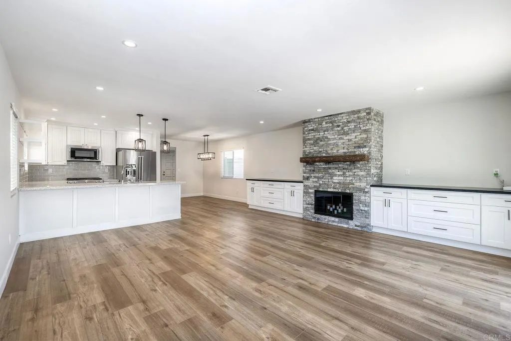 https://cdn.realtyfeed.com/cdn/127/306723113/8edf4435a4936d1d45b3ad1efc4d6709.webp