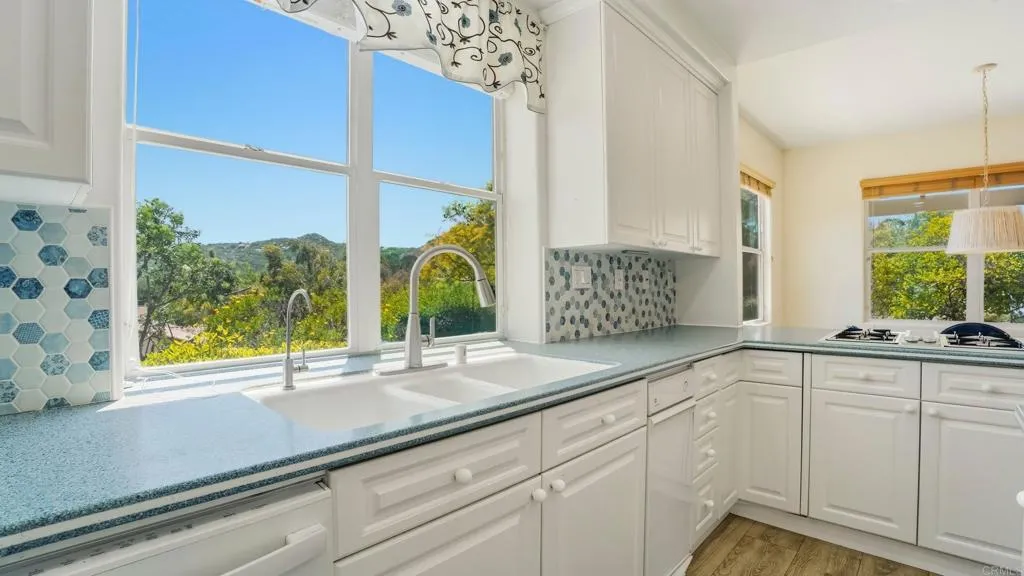 https://cdn.realtyfeed.com/cdn/127/306723126/1665c4af9393007c41124f1b01e6abb1.webp