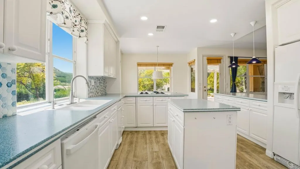 https://cdn.realtyfeed.com/cdn/127/306723126/4be2819901cab8c71c38720bb1793dce.webp