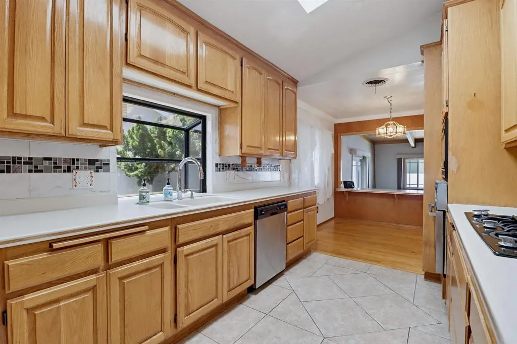 https://cdn.realtyfeed.com/cdn/127/306723136/446295c805114a3af487b0d44a155e31.webp