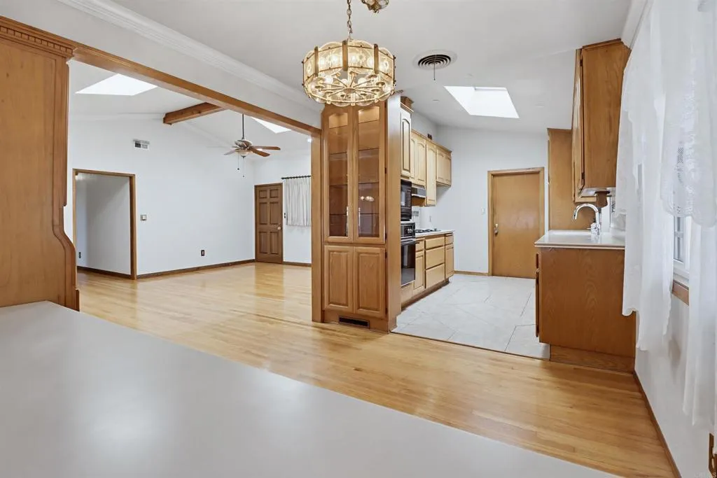 https://cdn.realtyfeed.com/cdn/127/306723136/4c83bd42f39043aded392ca80b3f032a.webp