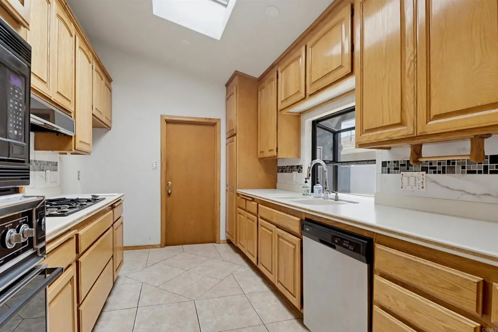 https://cdn.realtyfeed.com/cdn/127/306723136/54f2c3328676c95f7359b0b5ace56958.webp