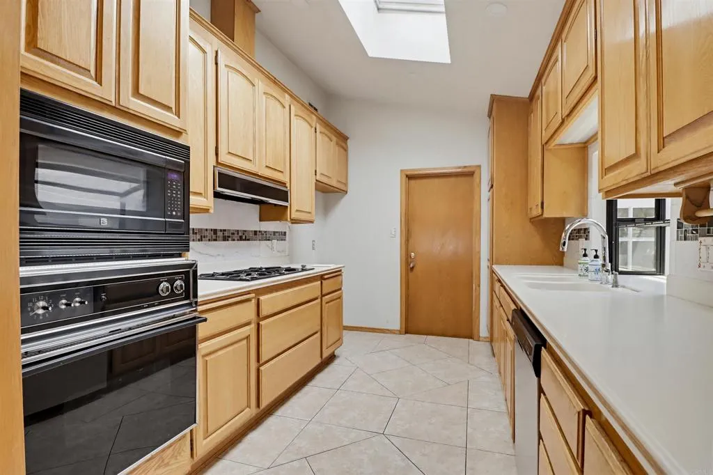 https://cdn.realtyfeed.com/cdn/127/306723136/8ecf16f2ec94a8c79228be6b1e68b1b0.webp