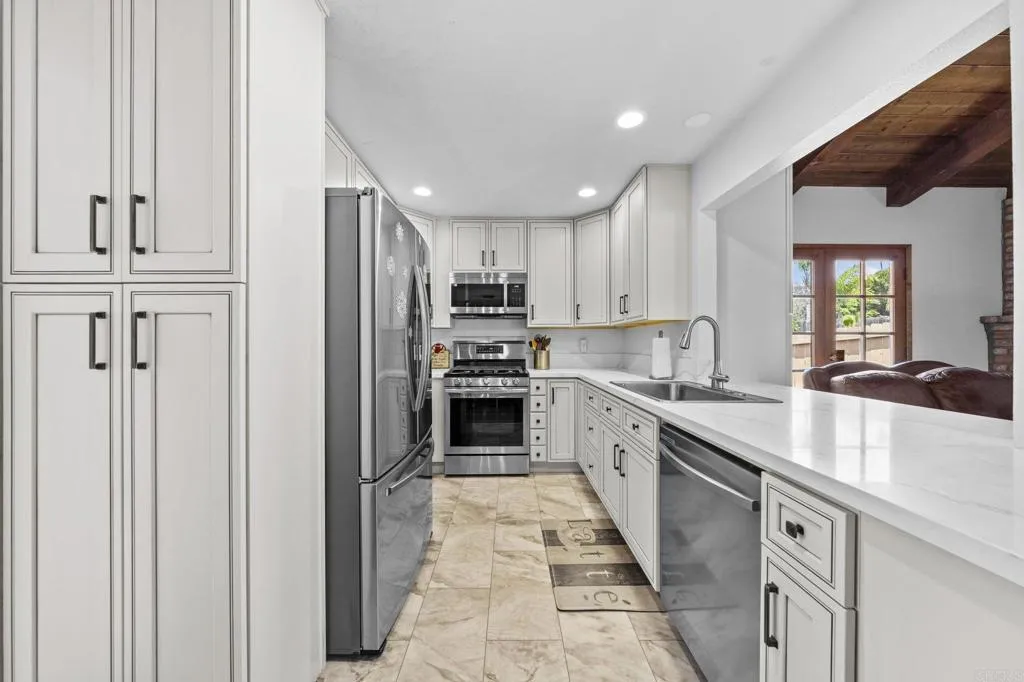 https://cdn.realtyfeed.com/cdn/127/306723156/049eaf41f82e1bf79f22110a1c6c387a.webp