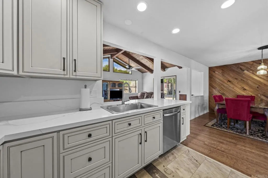 https://cdn.realtyfeed.com/cdn/127/306723156/b95a5e958e25f604a6b981529da7f0e4.webp