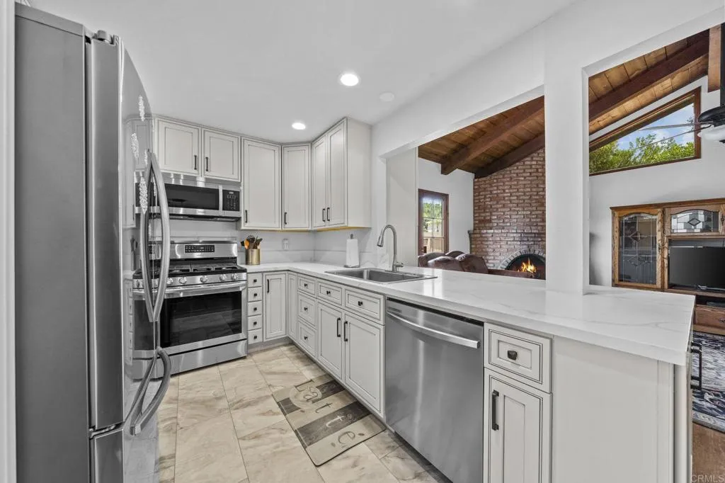 https://cdn.realtyfeed.com/cdn/127/306723156/dfd1f68002af30b1696d84a2403e5a0d.webp