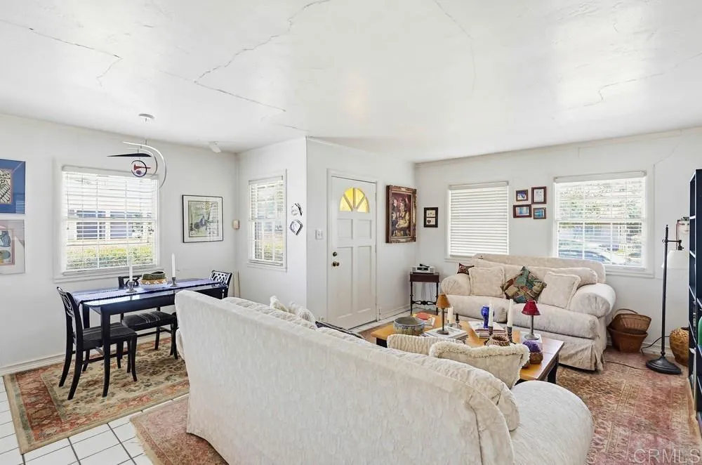 https://cdn.realtyfeed.com/cdn/127/306723165/49115aa7120d911f77b3152d53e38ffe.webp