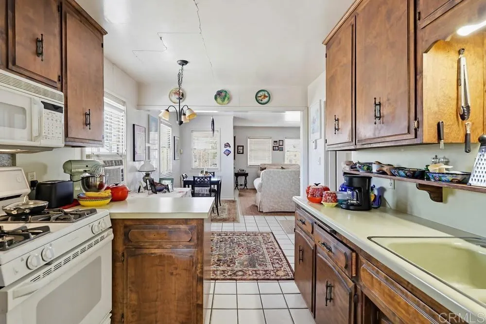 https://cdn.realtyfeed.com/cdn/127/306723165/866361e7bbf1c15d5bdf7a7b71f2644b.webp