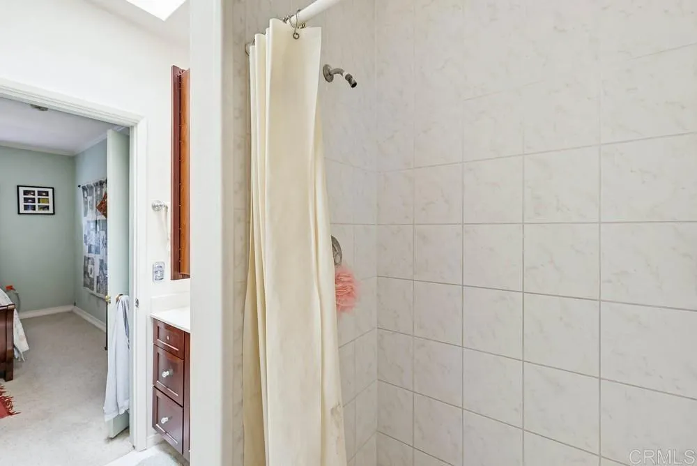 https://cdn.realtyfeed.com/cdn/127/306723165/a110b072d7344aa00283fff4929956ba.webp