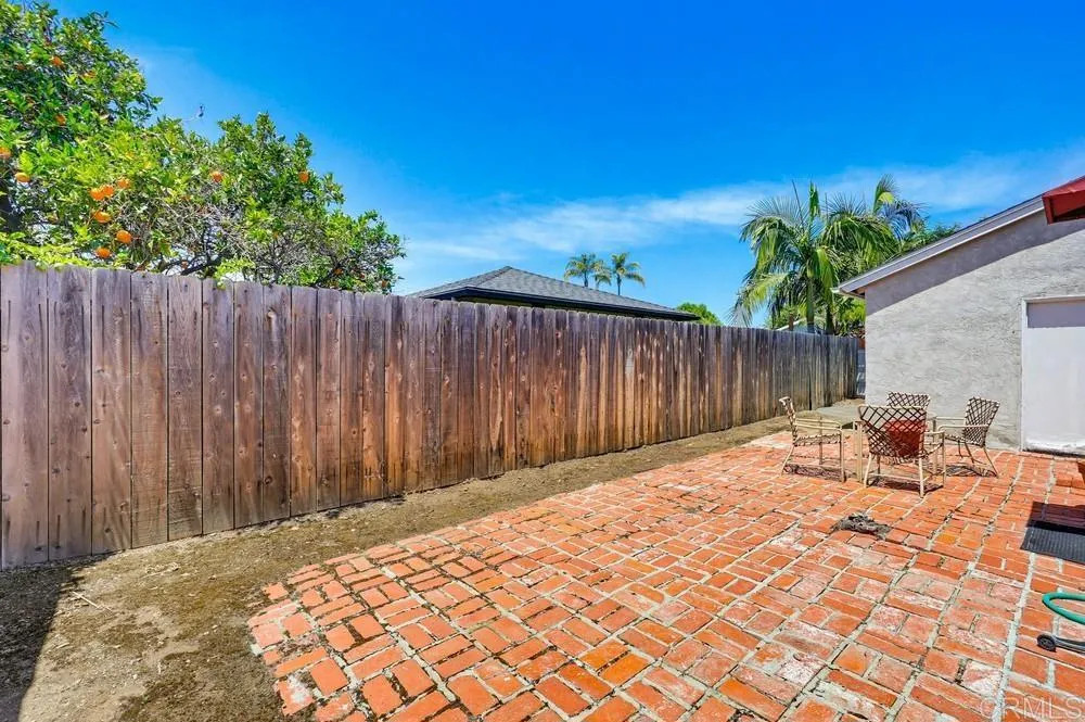 https://cdn.realtyfeed.com/cdn/127/306723165/f00659a2b5c97afe5d1d3370cfaa7e05.webp