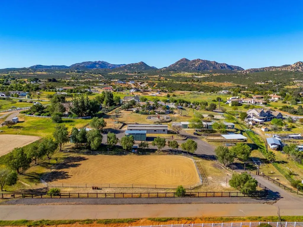 https://cdn.realtyfeed.com/cdn/127/306723175/2097cca0e369d64dcf0034b424ee7d22.webp