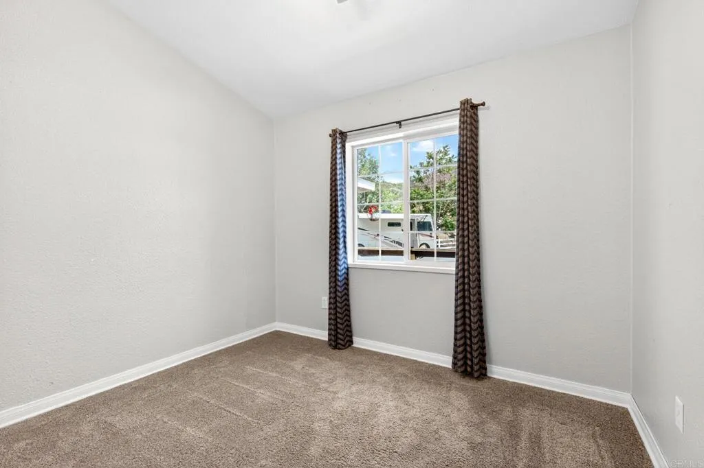 https://cdn.realtyfeed.com/cdn/127/306723176/04e924e1ff1b0b8cd1a283606575cc87.webp