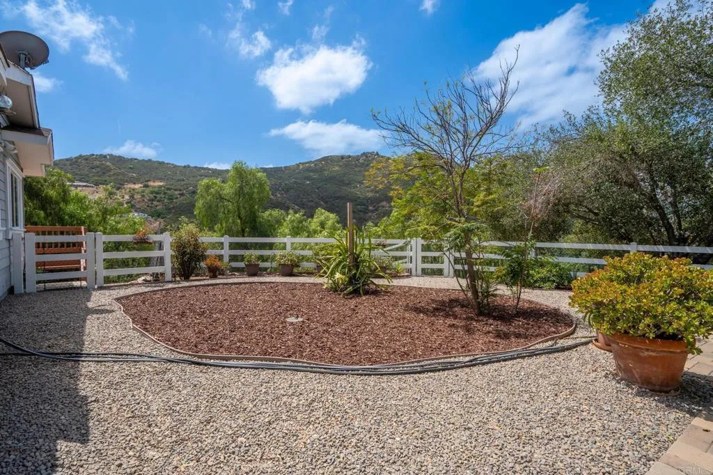https://cdn.realtyfeed.com/cdn/127/306723176/63d6646eeaa9c626ff38e86da33ad82b.webp