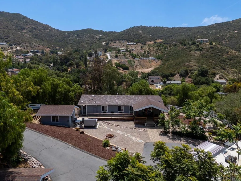 https://cdn.realtyfeed.com/cdn/127/306723176/ebc39f0c4b81a774395073f83478c7a8.webp
