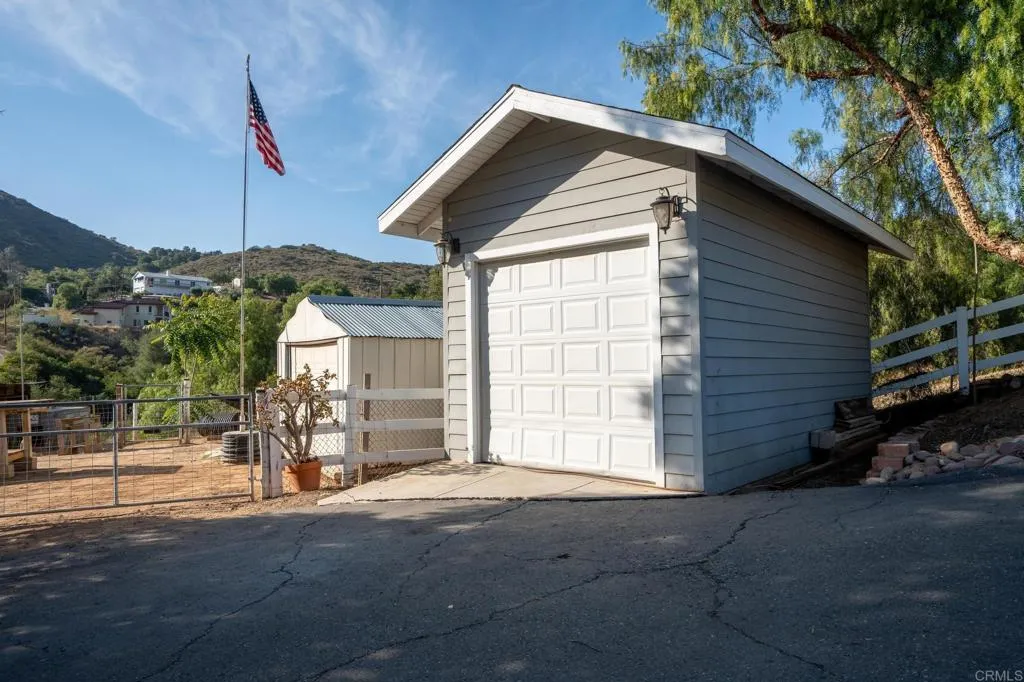https://cdn.realtyfeed.com/cdn/127/306723176/fbc5897944b12f08fe60bb551b2595cc.webp
