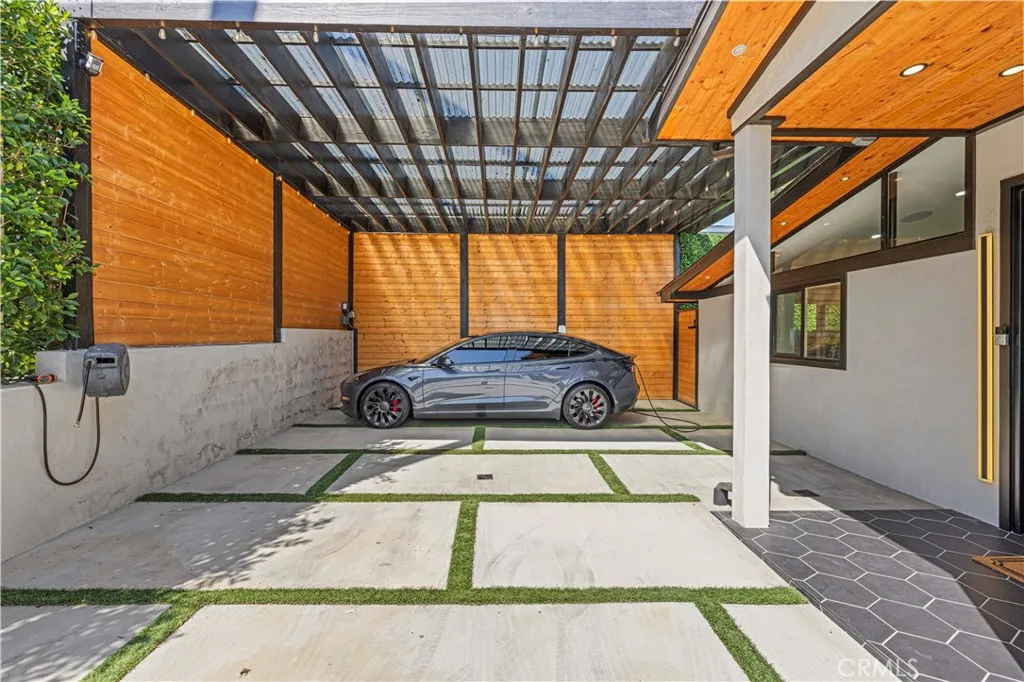 Woodland Hills, CA 91364