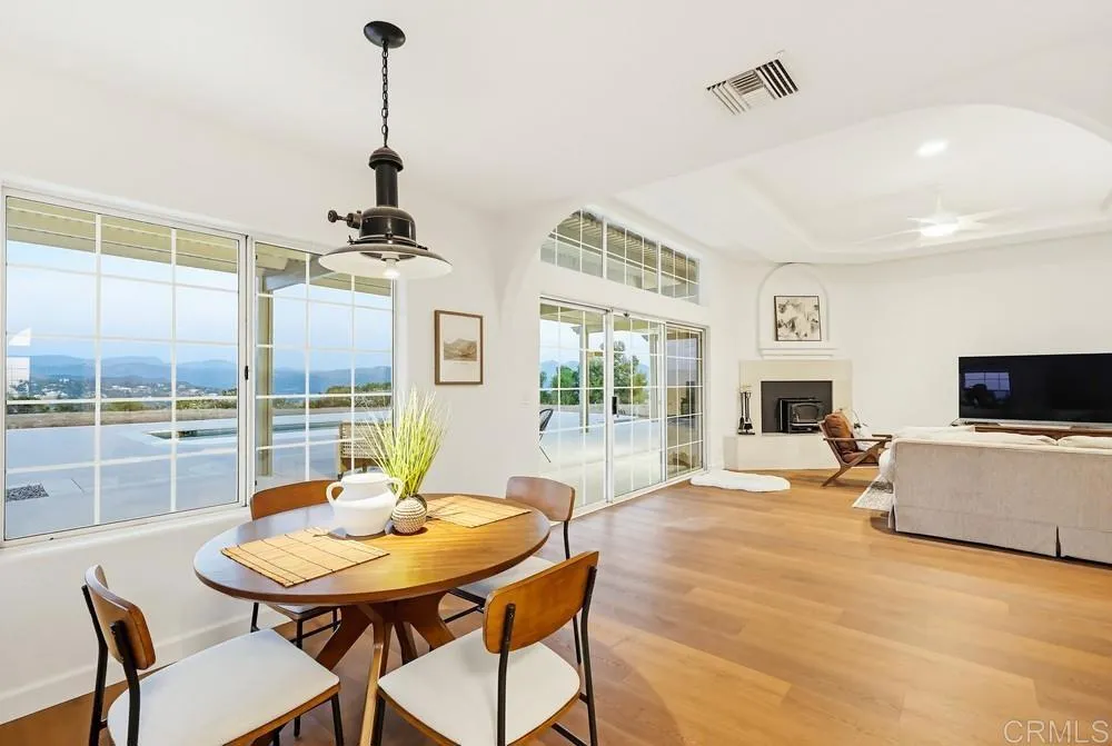 https://cdn.realtyfeed.com/cdn/127/306723345/02f955eaf69ab9384e55ec77f1a52470.webp