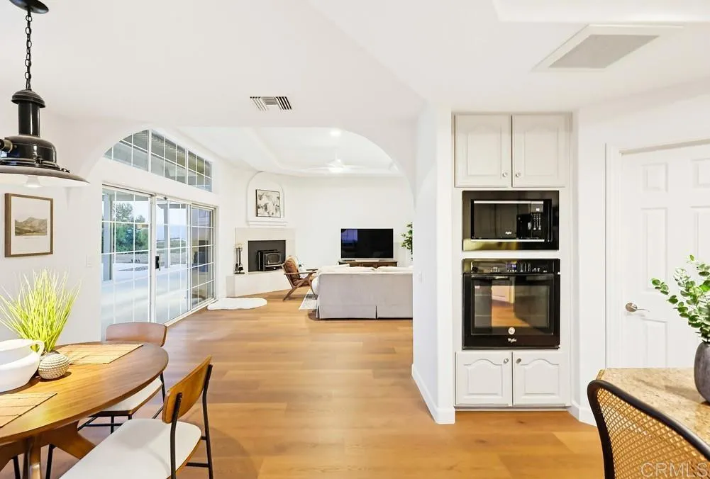 https://cdn.realtyfeed.com/cdn/127/306723345/b9a02f8297aaf1659b1041d675364ffc.webp