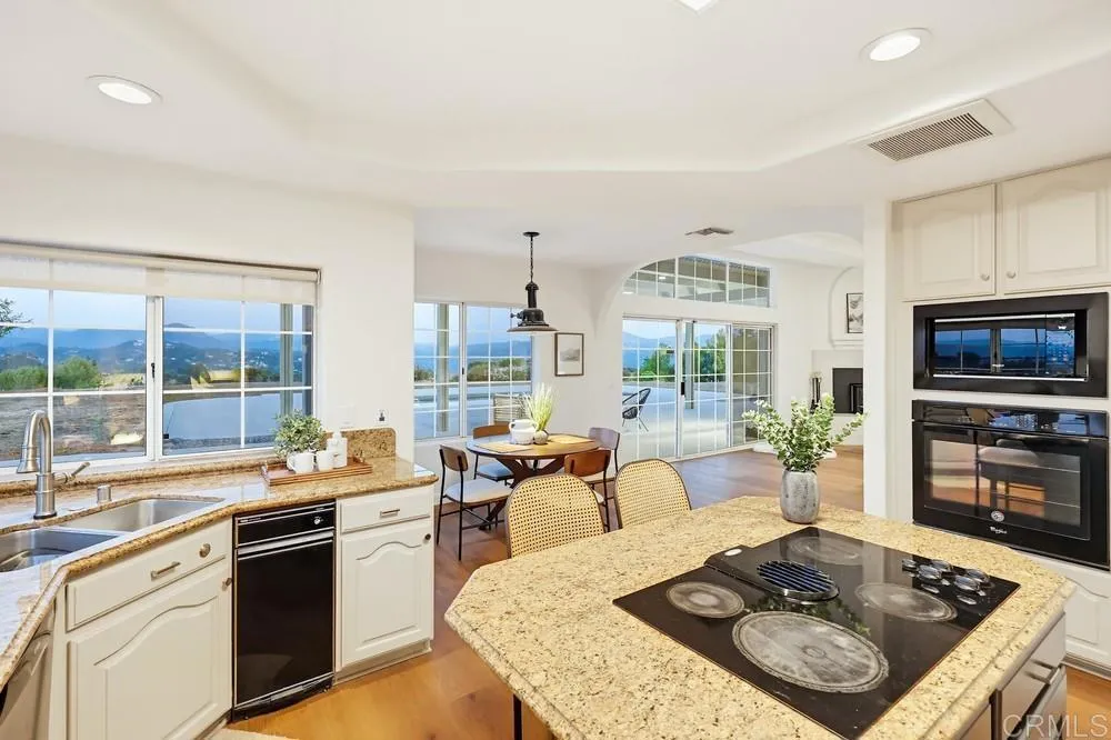 https://cdn.realtyfeed.com/cdn/127/306723345/f31227e2961a5e41cefcc63b3ea97235.webp
