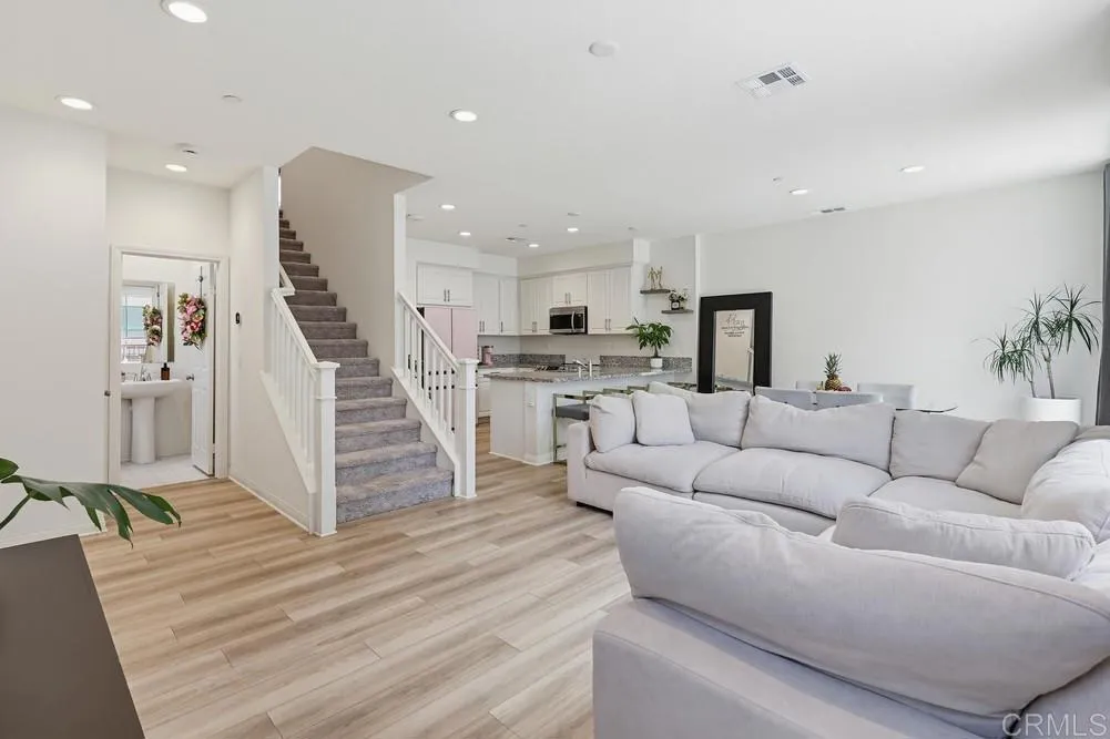 https://cdn.realtyfeed.com/cdn/127/306723377/097f034d66b40ba352cc42eb7b92f6af.webp