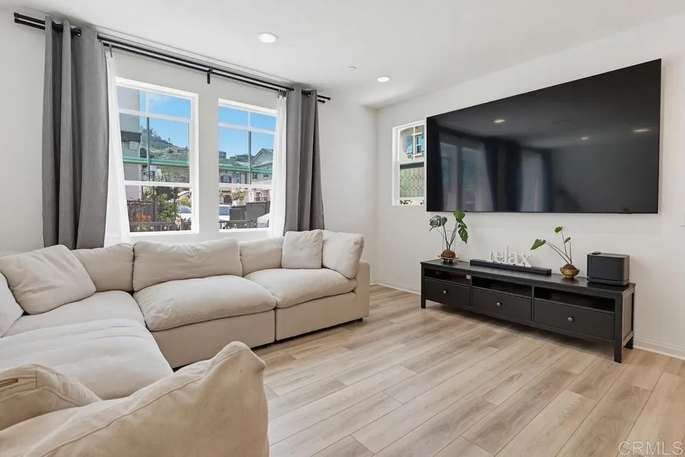 https://cdn.realtyfeed.com/cdn/127/306723377/6329ba4eee746b6a28899f1cff5995fd.webp