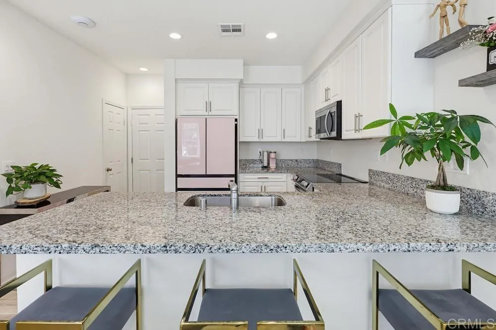 https://cdn.realtyfeed.com/cdn/127/306723377/6b3f38f993d57b94b40d781a81b15fa3.webp