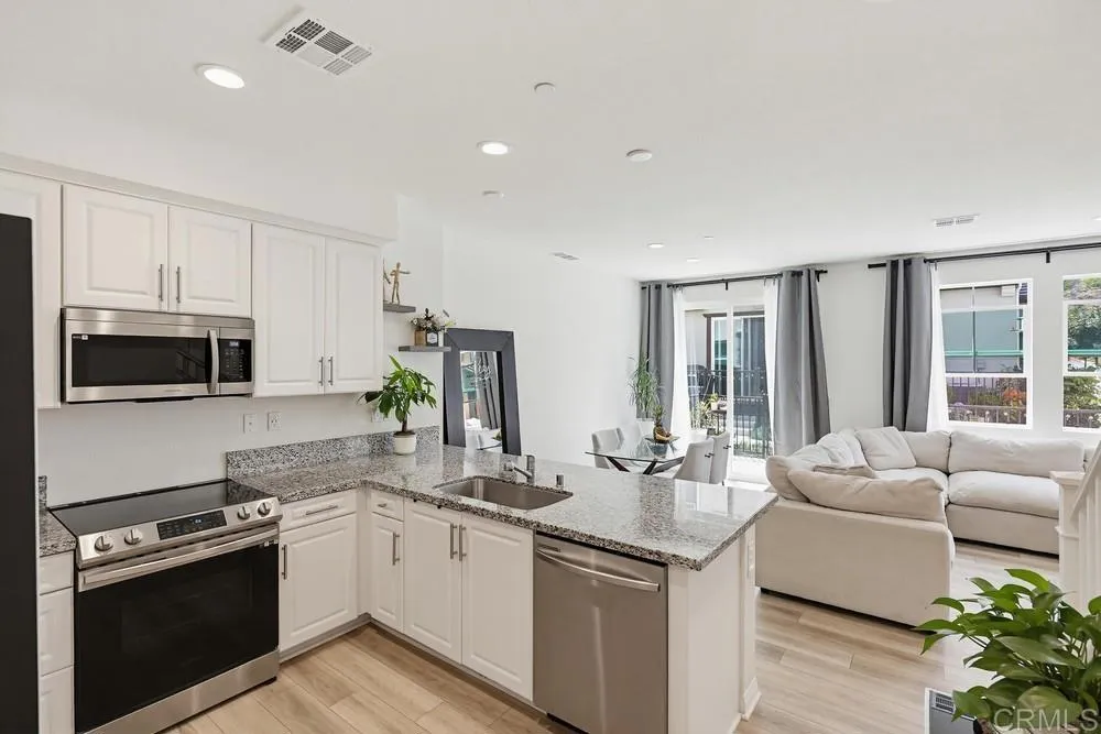https://cdn.realtyfeed.com/cdn/127/306723377/813e86ab9c998b44a8b12d2f0a20dc92.webp