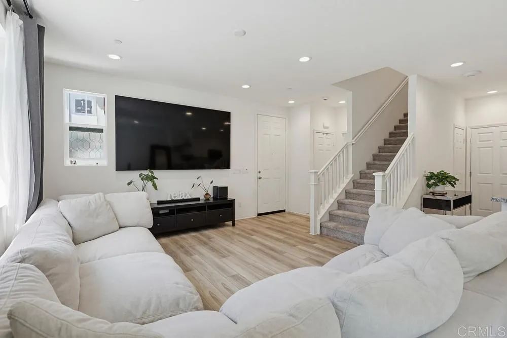 https://cdn.realtyfeed.com/cdn/127/306723377/a0b7e7050b8031a1d0cac656cc8ba6d1.webp