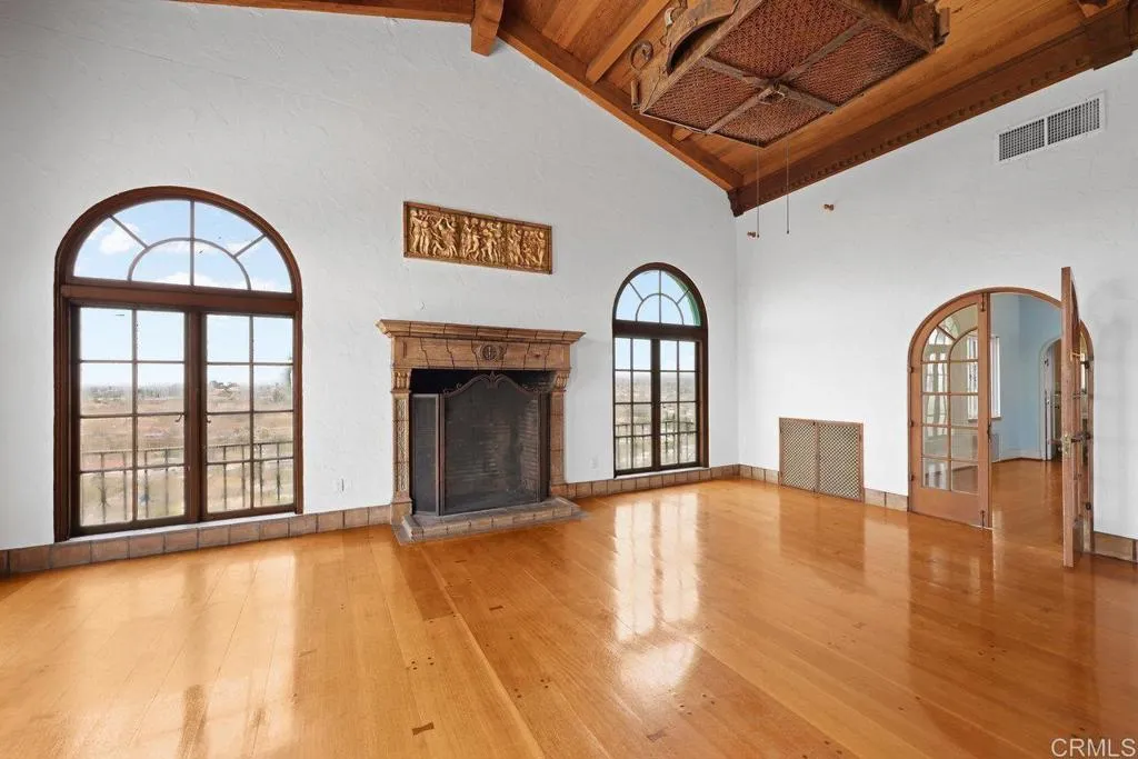 https://cdn.realtyfeed.com/cdn/127/306723387/a2396bfa3e77c34315d93ab9584f5e22.webp