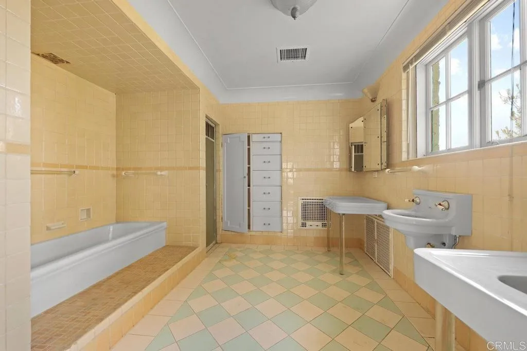 https://cdn.realtyfeed.com/cdn/127/306723387/fc23da69038b74647899391193a75901.webp