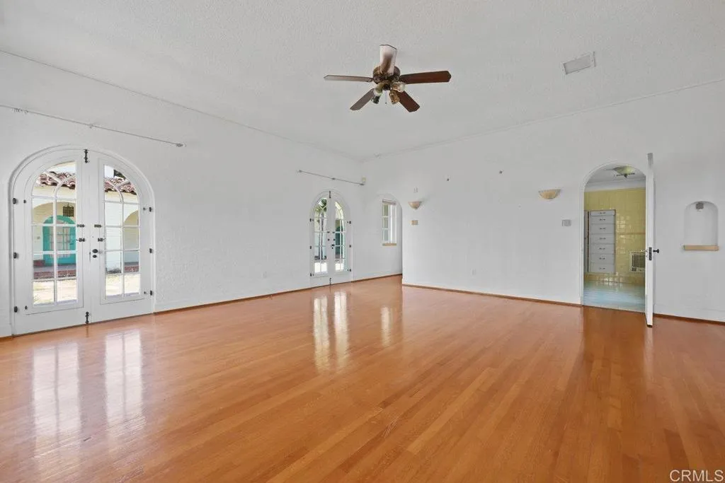 https://cdn.realtyfeed.com/cdn/127/306723387/fe6814970462229411bec28cb7205d6c.webp