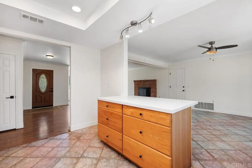 https://cdn.realtyfeed.com/cdn/127/306723408/1c57d5fb81a30f93599b9b17853e0737.webp