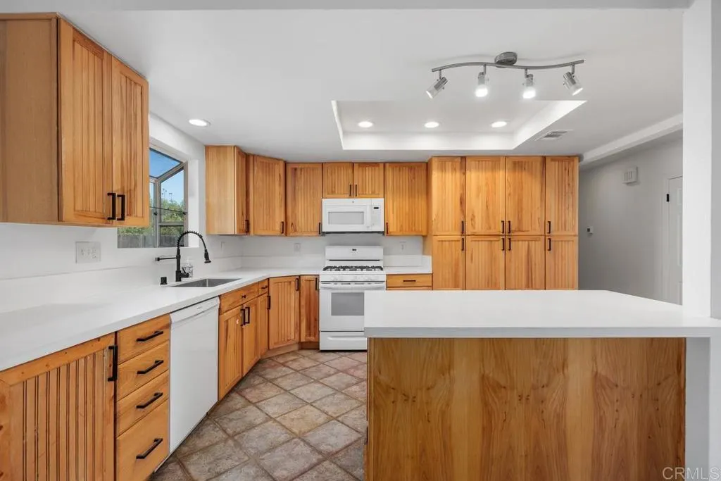 https://cdn.realtyfeed.com/cdn/127/306723408/c1bc32e7c7b4ab43fb99e9730b023db2.webp